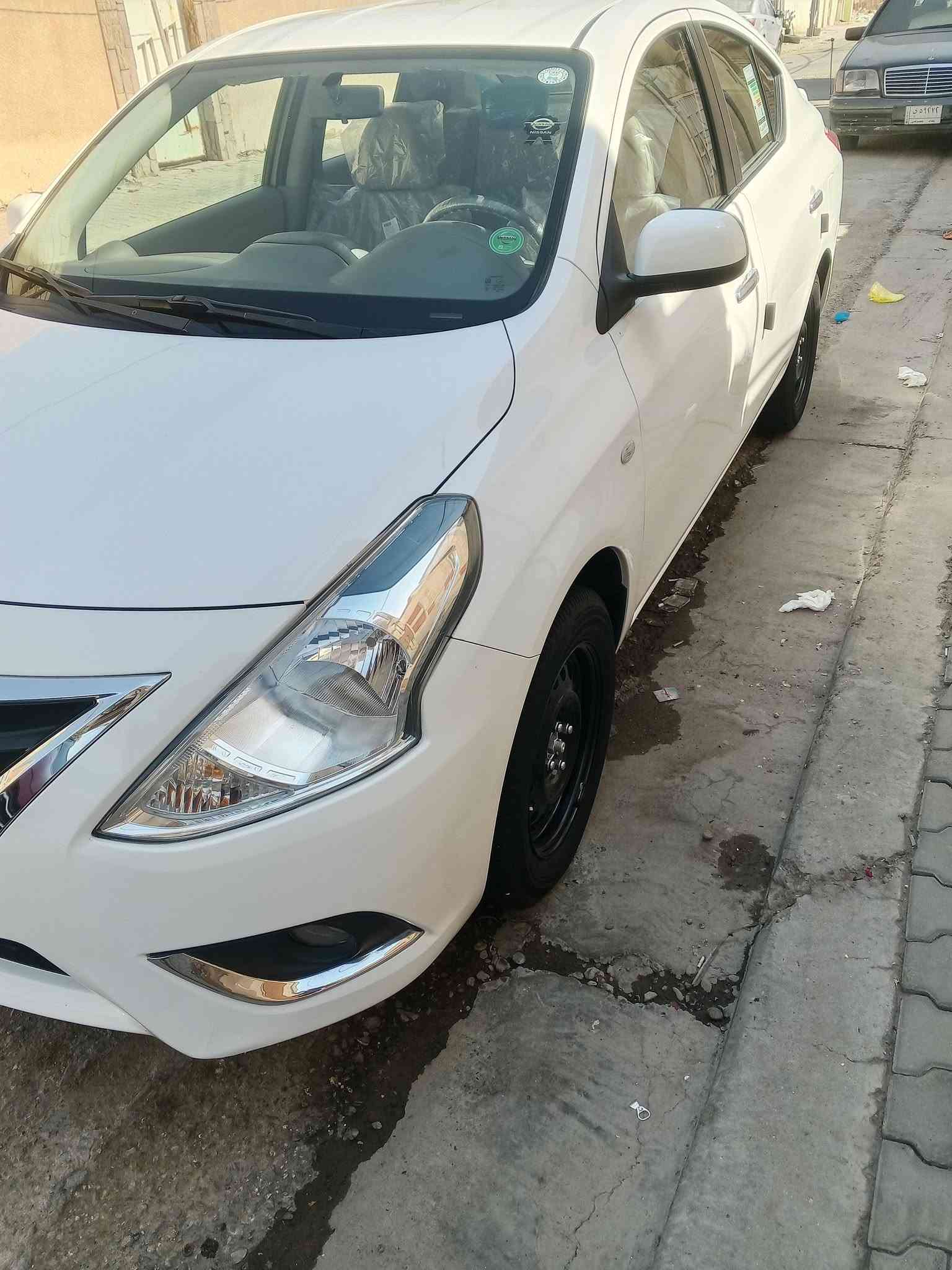 نيسان صني موديل 2024هنديه ماشيه 55مكفوله صبغ بدون ضربه وبدون فتح بدون صبغ عده دحجه بلباب الخلفي فقط السياره ومالت جناي رايدهه 113 وبيهه مجال *********** مكاني النجف
