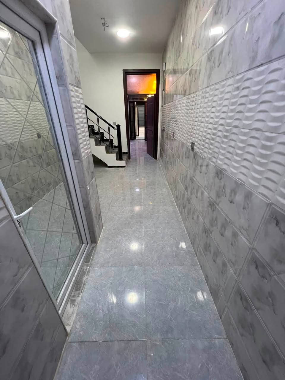 🏠#الدارللبيع 80متر واجهيه 5متر نزال 16متر
***********
بناء طابقين وبيتونه حديث 

 يحتوي البيت. ع[3غرف نوم -استقبال -صحيات عدد 2- ومطبخ] البيت شغل درجة اولى

 مع الخدمات

⬅️نوع العقار  طابو زراعي سند 25 اقرار محكمه 

⬅️العنوان #بغداد_الدوره_البوعيثه   

مجمع العدل الاول ثاني فرع عن الشارع العام

🔴للاستفسار  خاص او الاتصال ع  الرقم
