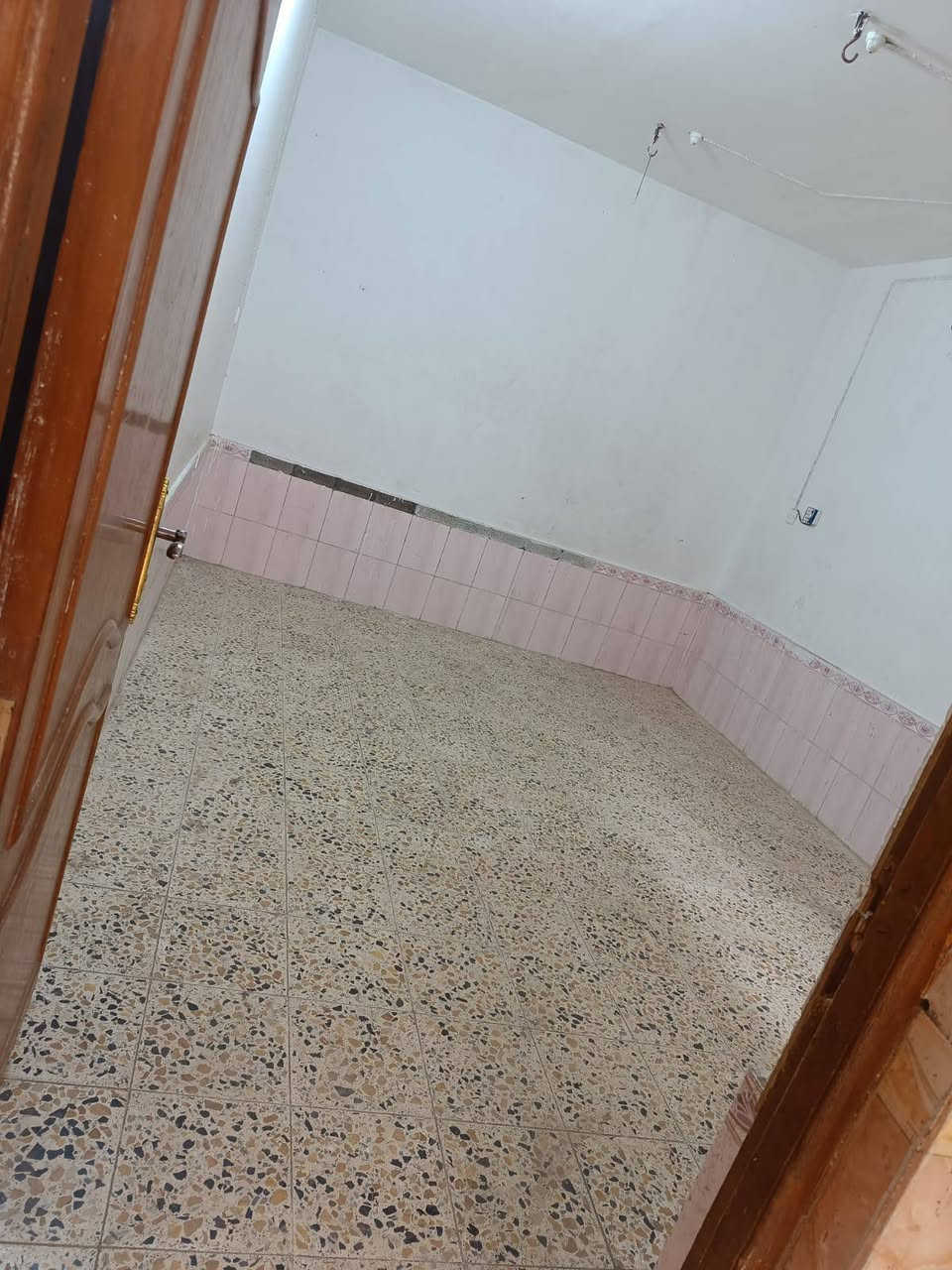 عقار تجاري طابو صرف مداور ثاني يوم بسم شخص واحد المساحه 150 متر نجف عسكري شارع المضخه قرب تقاطع الهنديه مقابل مدرسه دارك الأهليه ملحق مكتب الرشيد بيت +محل حالياً مؤجرات الشهر 800 ألف كل شهر سعر العقار 330 مليون ستفسار ***********
