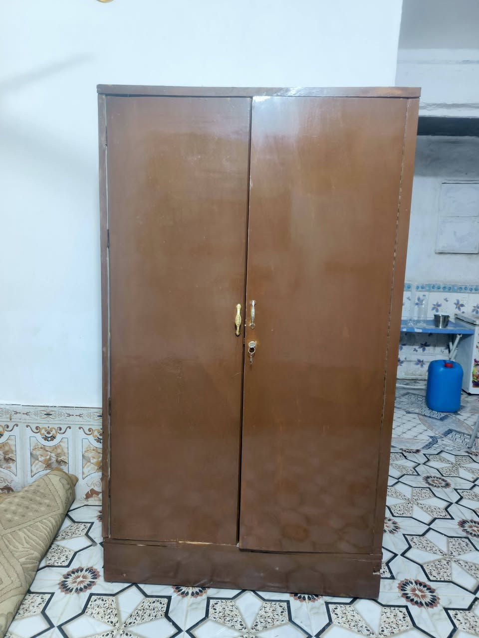 كنتور خشب للبيع 
السعر 60 وبي مجال
مكاني ناصريه. الاسكان الصناعي 
للتواصل/ ***********
