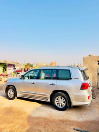لاندكروزر • ٢٠١٠ • رقم بغداد