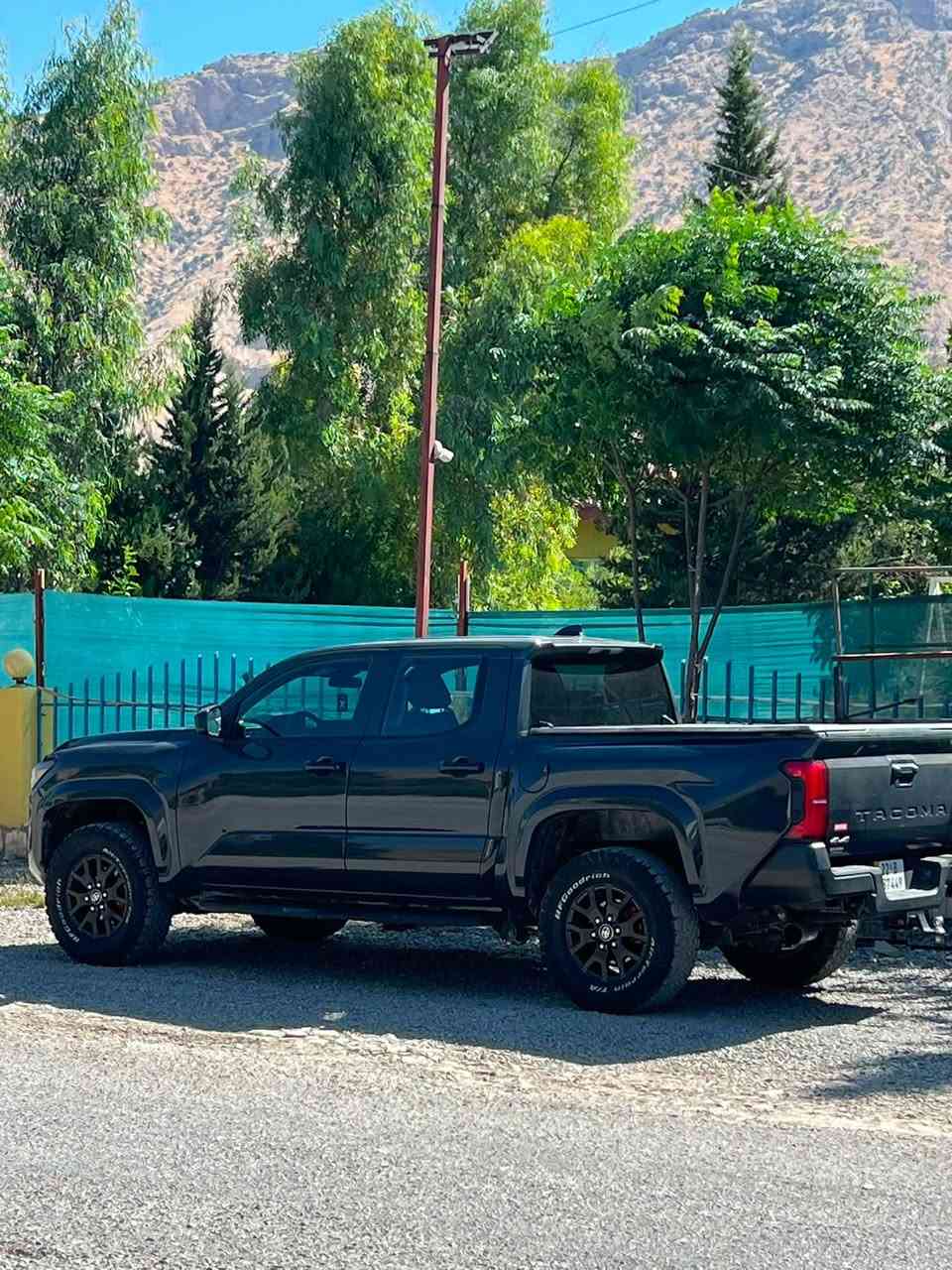 ‏Toyota Tacoma 2025 للبيع
السياره مرقم  اربيل جديد

السيارة ماشي 22 كيلو 

محرك 4 سلندر تيربو 2.4 

حادث السياره جملغ سائق فقط 

٤ تاير بيفگودريج اصلي سعرها ١٠٠٠$
٤*٤ دبل اكسل

مكان السيارة دوكان سياحي 

للبيع فقط

للاستفسار ***********
