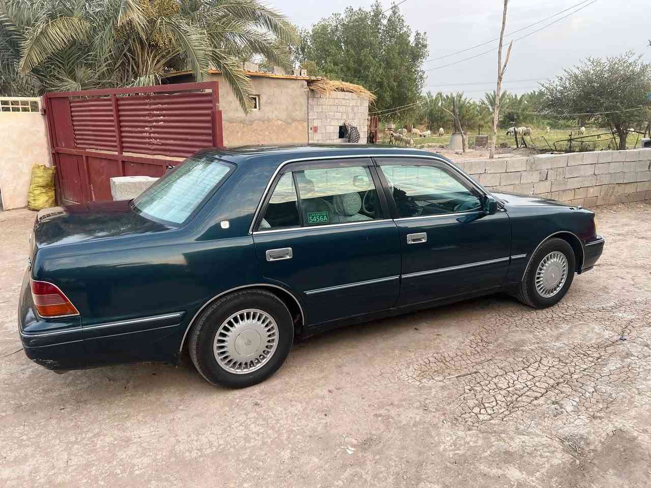 رأس ثور تكم كفالة عامة من الكص والنقل والعيب الشرعي سنوية جديدة باسمي ومشروع وطني مداور ثاني يوم وين ما يعجبك مواصفات السيارة.. 
مكينة 3000 أم البطل العملاقة 
تبريد ثلج 
حدادية 100% 
تخم تاير جديد 
دواخل نظيفة شوفة عينك 
كهربائيات شغالة كلها 
وسيارة أحلى من الصور وتجي وترايك  شرط 160 
مكان السيارة: ذي قار 
السعر: 95 وبيها مجال للشراي 
للتواصل: *********** 
اتصال أو واتساب 
ملاحظة: ما يعجبك السعر تكدر تعبر المنشور 
والله يوفق الجميع
