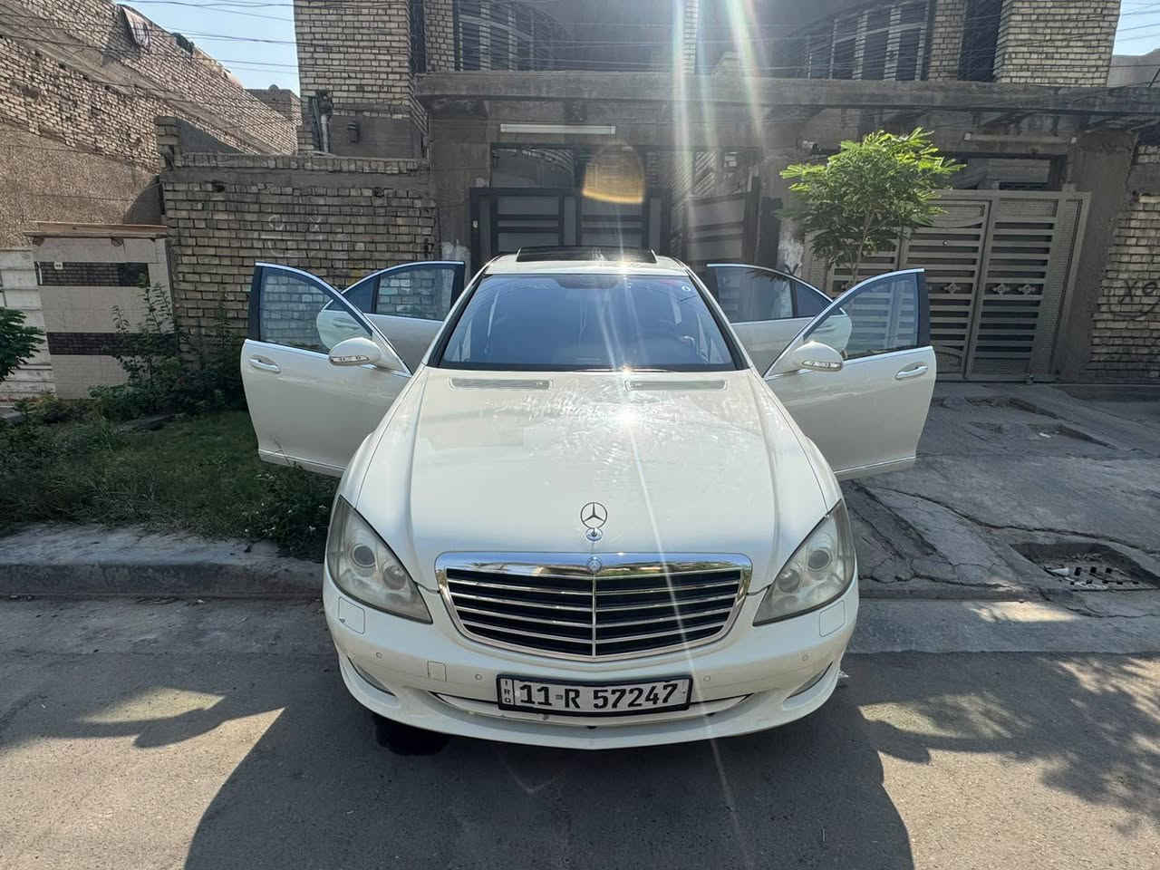 سلام عليكم للبيع S500  موديل 2006
وارد يابان مكفوله من الضرر

صبغ دعاميات وجاملغ خلفي عكس السايق فقط

المواصفات فول 1/1 :

- محرك V8  المرغوب

- فتحة سقف SlideRoof

- ابواب شفط كهرباء

- صندوق كهرباء

- داخل اسود مع صاج

- كشنات جلد + خزن Memory

-كشنات تدفئه وتبريد

- كشنات كهرباء امامي 

- شاشة وسائط + كاميرا خلفية

- ثلاجة اماميه

- مري شفط / اشارة بالمري

- ماوس تحكم + تحكمات ستيرن

- حساسات اصطفاف امامي / خلفي

- سستم صوت HarmanKardon

- ستيرن كهرباء و تدفئة

- تبريد منفصل + قطعتين مع تحكم خلفي

- لايتات داينمك اوتو Dynamic 

- برده خلفية

- تچاوي كهرباء امامي + خلفي

رقم بغداد هزه واراقام وسنوية جديد 

السعر155 ورقه بيها مجال

السيارة كل شي بيها بلادي و كل اوبشناتها شغاله

مسويلها ادامه

العنوان بغداد /  الاتصال عله الرقم ***********
