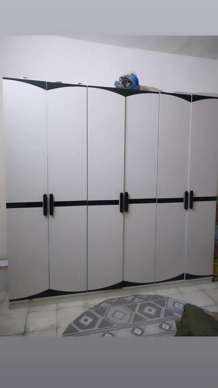 سلام عليكم غرفه متكونه من 5 قطع رايدتها للبيع يلي يحب يستفسر تواصلو وياي ع هذا الرقم التالي: 
***********
