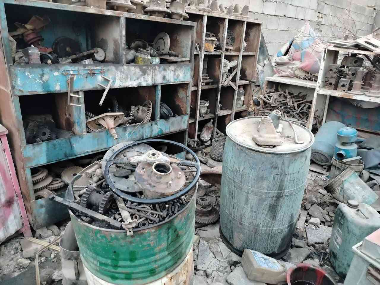 السلام عليكم غراض تفصيخ عنتر للبيع العنوان ميسان حي العسكري الاتصال على الرقم ***********
