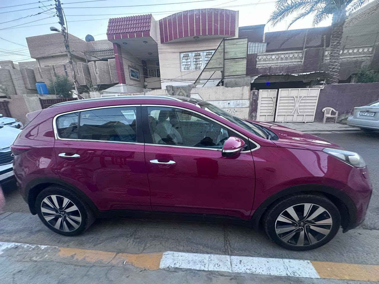 سبورتج خليجي ٢٠١٧
ثلاث انضمه قياده
تحكم ستيرن جهتين
قطعتين تبريد 
بانوراما 
زنون
محرك ٢٠٠٠ دوش وكيري اي تي اثنينهن على وضع الشركه ومبدللهن دهن قبل ١٧ يوم اثنينهن

وسونار مرفق اضافه للسونار جاملغ امامي ايسر مبدل خليجي بلادي بدون دواخل
تحتاج فقط بوليش
بأسمي السياره 
مكان بغداد غزاليه شارع الضغط 
سعر ١٦٣$
***********
