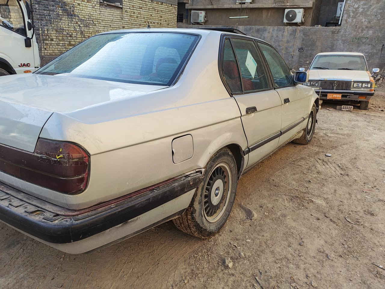 السلام عليكم
مستعجل عل بيع وينهم على باب الله 
السعر 18$
بي ام موديل 91
 محرك وكير نضيفات 
بدون ضربه صبغ  فقط رقم صلاح الدين دولي تحويل مباشر شباب السياره يرادله ترتيب يرادلها صليب مال كاردن
ابريك ضعيف جبت عنبار بس بعد مشاده
سعر كلش مناسب
مكاني بغداد ابو غريب واي استفسار الاتصال على الرقم
***********
***********

