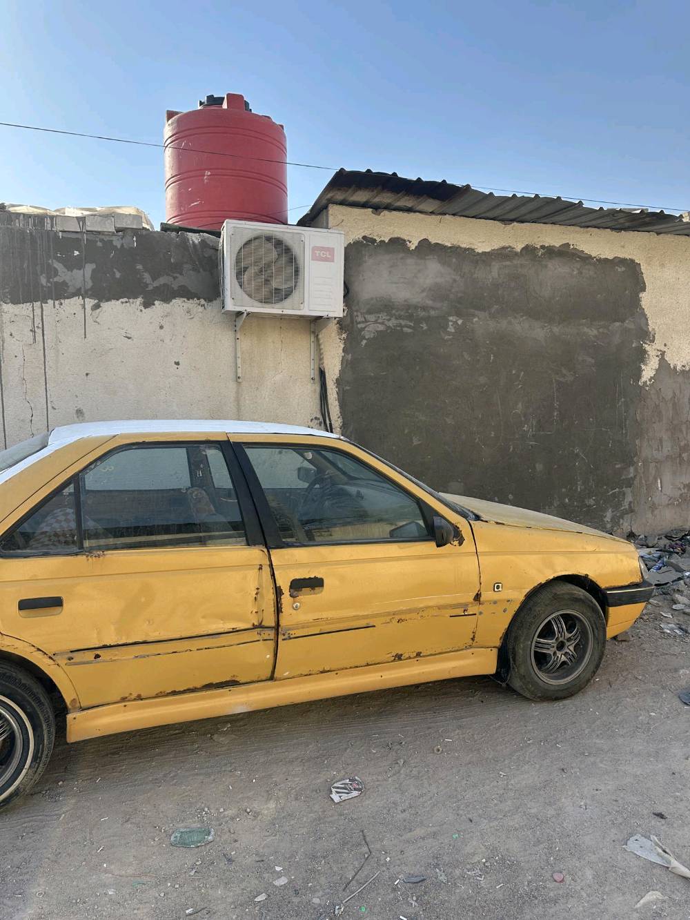 بيجو 405 موديل 12 سياره نوع معمره بيبان ومكينه وكير جديد كهربائيات كله جدد مكاني البصرة الجبيله السعر 18 وبيه مجال راعي موجود ومصفره ***********