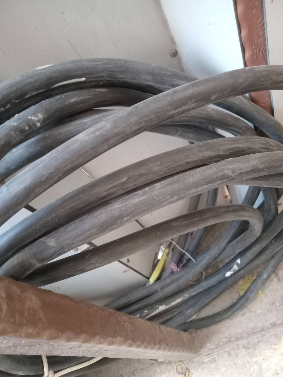 كيبل  للبيع  3×25+16 طول 20 متر العنوان بغداد  ***********
