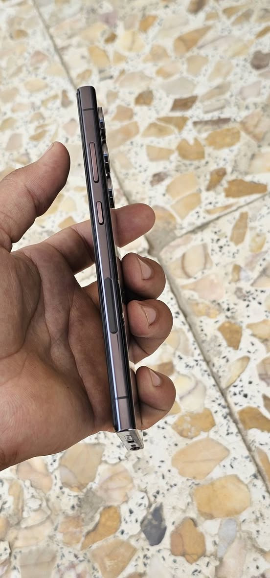 السلام عليكم لبيع فقط s23 الترا مستبدل شاشه اصليه وبي فطر وا ضهر بب فقط وباقي كله كفاله من عطل جهاز كله شغال مكاني حله واتساب  ***********
