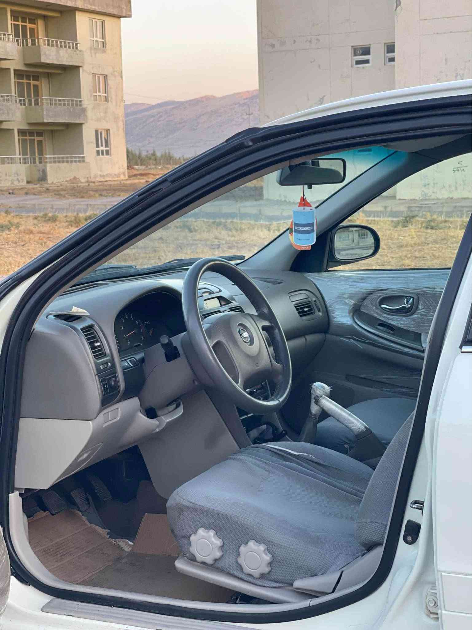 نيسان مةگزيما ٢٠٠٢
مةكينه٣٠٠٠ لوك گير عادي برغوي لي با نةدراووة
رةقةمو سةنةوي نوية تا٢٠٣٠ بةناو خومانه
تةنها دو پةلة بوياغي هةية ماباقي هةمو گياني بةشةرت
گير عادية
عةينةو كلاجي بيلادة بروغي لي بانةدراووة
چوار و ويلي لوك 
لةسةر وةزعي شةريكة ماووة
وةسف ناكري ٢٥٠ هزار رويشتووة سةيارةكة
شوشةية بو مةسروف و عةيب مةگري و پسيار مةكة
سعري٨٥$
*********** بشدار, السليمانية
