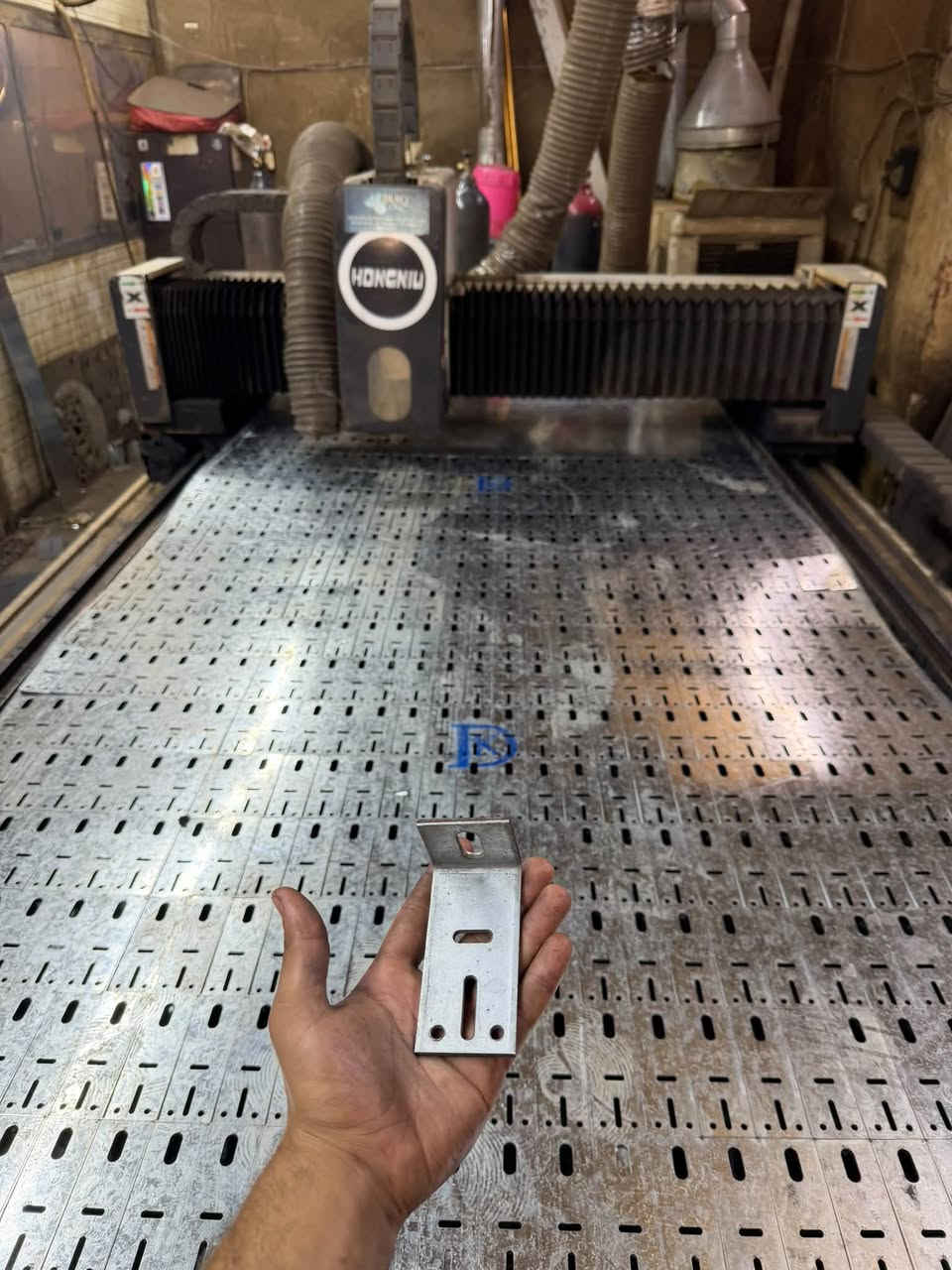 🔩 قطعة تثبيت للسقف الثانوي 🔩

قطعة معدنية مصنّعة بدقة، مخصصة لتثبيت ودعم هياكل وألواح السقف الثانوي، وتساعد على الحصول على تثبيت قوي ومستقر.

✅ تصنيع دقيق وقوي
✅ معدن مجلفن مقاوم للصدأ
✅ فتحات متعددة لسهولة التثبيت والضبط
✅ مناسبة لأعمال السقوف الثانوية والهياكل المعدنية
✅ تنفيذ حسب الطلب والمقاسات المطلوبة
✅ مناسبة للمقاولين وأصحاب المشاريع وأعمال الديكور

جودة بالتصنيع • دقة بالقص • متانة بالاستخدام

📩 للاستفسار والطلب، راسلنا على الخاص.
ليزر الفياض — شغل حسب طلب الزبون

نص مكتوب في الصور:
- قطعة سقف ثانوي ثابتة وقوية تثبيت مثالي لألواح السقف الثانوي جودة عالية ومتانة تدوم مناسبة لمختلف أنواع السقف الثانوي متينة وقوية تتحمل الأوزان والضغوط تصميم دقيق سهل التركيب والاستخدام جودة عالية من الحديد المجلفن مناسبة للسقف الثانوي بجميع أنواعه الشكل الحقيقي للقطعة تستخدم في تثبيت ألواح السقف الثانوي المباني والمشاريع المنازل والسكنية المعامل والمصانع المحال التجارية جودة .. متانة .. سعر مناسب للطلب والاستفسار تواصل معنا الآن