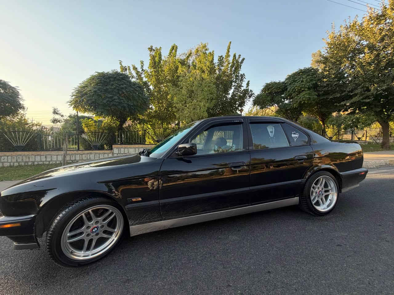 ‎بەناوی خودای گەورەو میهرەبان 
bmw 1992 | 525i کەپس دیجتاڵ
‎گێر مەکینە بەشەرت لۆک ئەگەر یەکتۆز هەڵم و  بوخاریشی هەبوو مەیبە - 
‎سەیارەکە نمونەیە لە جوانی ماشاءأللە موس و
‎بڕاوە و پشت و پێش کەپس تەنها کورە کراوە بۆ جوانی - گێڕ عای سڵاید گێچ عەڵقە و 300 ناو غورفە کارەبایاتی و دەرەوەی بەشەرت تەبرید سارد و گەرم ناو غورفەی زۆر جوانە سەیارەکە بێ مەسرەفە تایەکانی ئیمڕۆ بۆم بەستاوە لەگەڵ پاتری 110ئەمپێر - تاخم نۆزڵ تازە سێرڤسی عامی بۆ کراوە لە پێش تا پشت سەر وەلفەکانی ناو مەکینەی پاک کراوەتەوە سەیارەکە هی خۆمە هی مەعرەز نییە هەموو گیانی بەشەرتە 

‎ڕەقەم دهۆک 4 وەرەقە غرامەی لەسەرە پاش مەعمەلە ئەیگێڕیتەوە بە نسبەت سعریشی 50 وەرەقەو مەجالێکی برایانە تکایە موشتەری نیت سەری من و خۆتیش مەیەشێنە 
‎*********** رقم
‎*********** واتساپ أربيل, العراق
