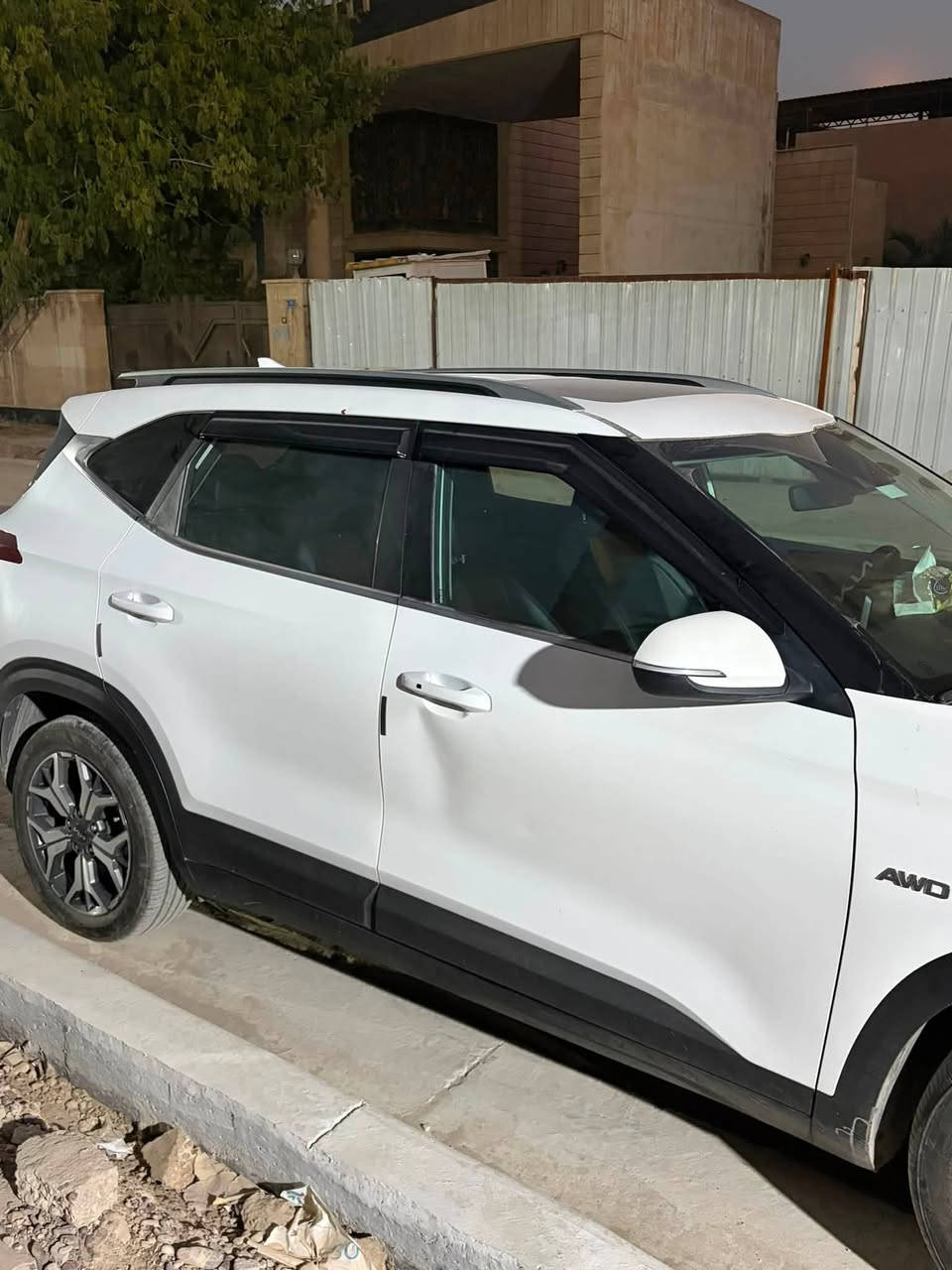 🚘 للبيع كيا سيلتوس وارد أمريكي 🇺🇸

🔹 الموديل: 2022
🔹 المحرك: 2000 CC
🔹 الدفع: فور ويل 4×4
🔹 الممشى: 128 ألف كم
🔹 رقم أربيل
🔹 السنوية باسمي

✨ فول مواصفات:
• كراسي جلد
• تدفئة كراسي
• رادار أمامي وخلفي
• شحن وايرلس
• تحديد مسار
• لايت عدسة زينون
• بلادي
• تبريد قطعتين

🛠️ الحادث:
• حادث بسيط
• بنيد مبدل + دعامية
• بدون إيرباك
• بدون لغد
• بدون شاصي
• بيها رصعة بالباب والصدر، مبينة بالصور

📋 رقم الشاصي موجود، تگدر تجيكها وتفحصها وتتأكد بنفسك.

💰 السعر: 165

📍 المكان: بغداد – حي القادسية

📞 للاتصال: ***********
