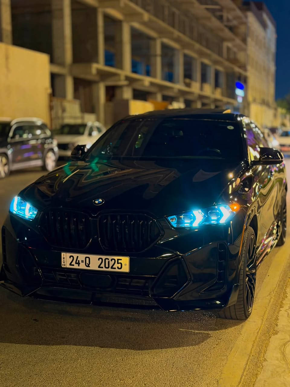 بي ام دبليو X6 2025 
فوووول مواصفات فئة M بكج بلادي 
معروفه مواصفاتها 
بانوراما 
ناضور ليلي 
تدفئة وتبريد كشنات 
تدفئة ستيرن / تدفئة كشنات خلفيه 
رادارات وحساسات بكل مكان 
اوتو بارك 
داخل لد متغير الوان 
مختومه سياره بكل مكان شعار M 
وبعد بيها هواي مواصفات …… 

ماشية 44 الف 
مكفووووله من كلشي حتى الدعاميات بشرط 
كلين تايتل 
رقم دهوك مميز  باسمي تحويل ثاني يوم وباج تضليل بسياره 90 %‎

ملاحظة 🛑 السياره جاهزه للاخير 
تخم تاير سعره 800 دولار جديد 
وكت كامل شادلها بلادي

السعر الشراي يتصل وبلخدمه  

مكاني بغداد المنصور 
***********
