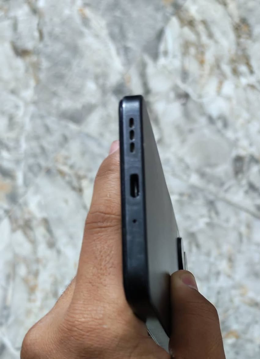 سلام عليكم 
POCO C65 
256g 
 للبيع نضيف مثل ما موجود بل صور بس الجهاز يجي بدون ملحقات استعمال سنة وحده مبدل شاشة 
تجي تفحص و تاخذة 
السعر 130 الف و بي مجال قليل حك الجية 
للاستفسار ***********
 مكاني كربلاء الحر
