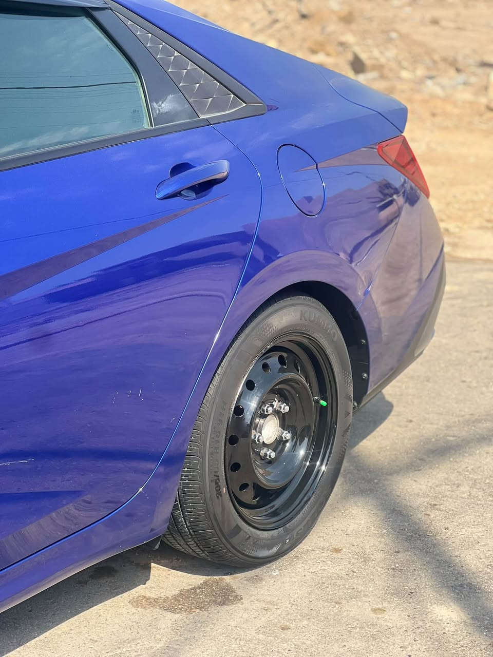 🚘🔥 للبيع هيونداي إلنترا  SEL SPORT
النترا 2024  أمريكي | رقم بغداد 
هزة جديدة – ترقيم جديد
ضررها / جاملغ وبنيد وباب الصدر بي بارد كلشي واضح بلسونار 
📋  تحويل أو وكالة حسب الرغبة
🔹 المواصفات :
2000 دوش محرك 
• بصمة تشغيل
• بصمة أبواب
• تشغيل عن بُعد
• رادار أمامي
• رادار جانبي
• تحديد المسار
شحن مبايل واير ليس
• قيادة آلية
• جنطة ذكية
• Drive Mode
• محرك 2000 DOHC
• ويل عادي حجم 16 
• فول تحكم ستيرن
• شاشة كبيرة
• كامرة دوارة
• Auto Brake
• LED أمامي
• لايت عدسات
• ABS
📍 الموقع: واسط / الصويره 
📞 للتواصل والاستفسار:
***********/***********   واتساب او الاتصال
السعر  138ورقة

نص مكتوب في الصور:
- PLC auction