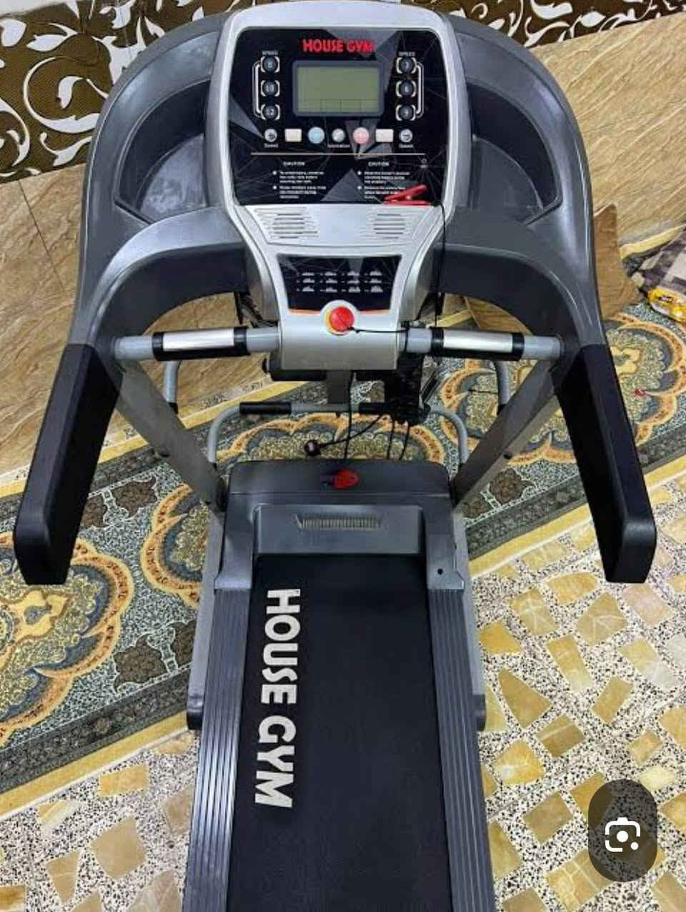 جهاز جري استخدام منزلي نضيف جدا وزن يتحمل ١٦٠كيلو سعره ٢٢٥  بي حزام تكسير شحوم تدليك جسم كامل موصفات مبي ثري سماعات بلوتوث نبظات القلب سعة الحرار تمرين مال معده مال شناو العنوان بغداد ***********
