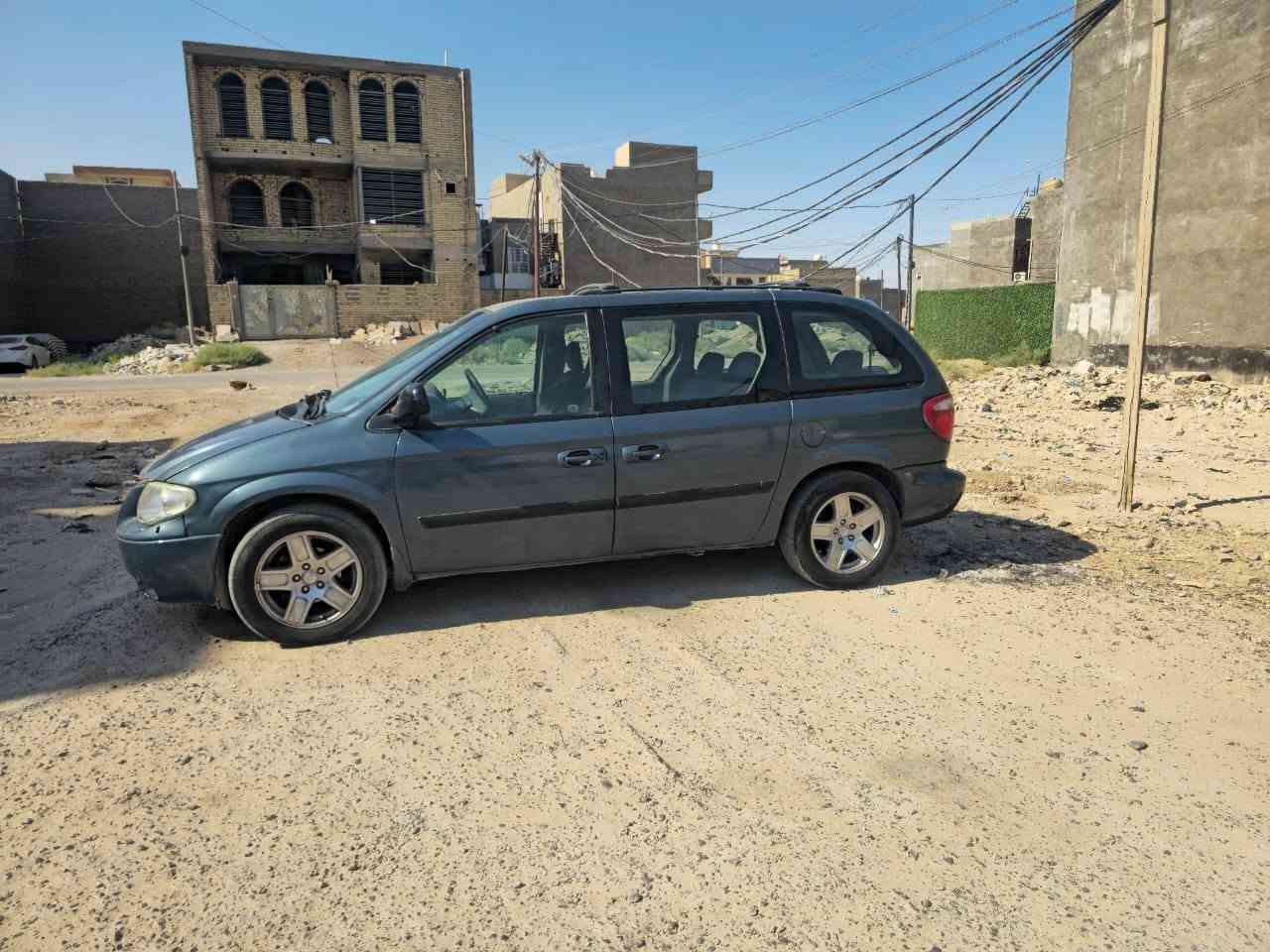 كلايزار دوج كرفان موديل2006 بتره قطعه وحده تبريد خير من الله 
محرك 3300 المرغوب 
مصبوغه حزام رقم دولي جديد السيارة باسمي جاهزة من كلشي
السعر ٦٠ ورقه وبيها مجال 
الرقم (***********) 
مكان السياره بغداد التاجيات
 قرب جسر الدوار
