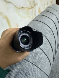 عدسة سوني 28.70 فتحه 3.5 نضيفه كلش وقويه كلش بالفيديو ومامستخدمه هواي ...