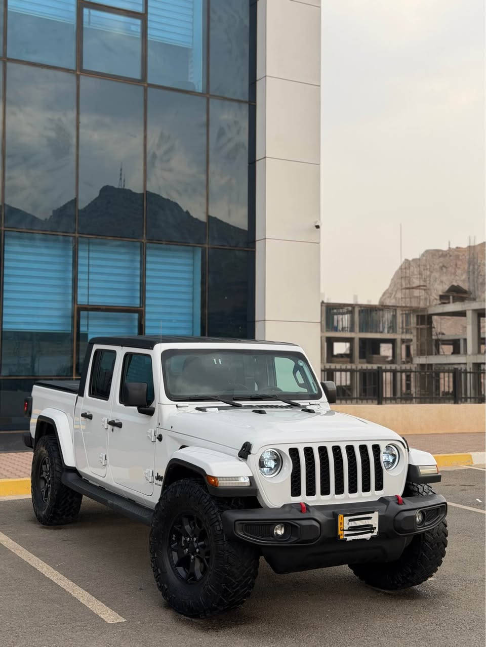 بسم اللّٰه الرحمن الرحيم
بەناوی خودای گەورە 
Jeep gladiator sport 2023 4*4
***********
***********
جێب گلادیتۆر سپۆرت ٢٠٢٣ ٤*٤
سەیارەکە فول فول مواسەفاتە 
دەبل ئەکسل و قفل ئەکسل 
شاشە کامیرا حاسە 
سەقف فایبەر کلاس 
گەڤەری سندوق چەرم پلاکی کارەبا 
مەکینە V6 3.6 
سەیارەکە ٨١ مایل ڕۆشتوە
وەک بۆیاخە سەیارەکە یەک بست لە بۆنیت بۆیاخە 
ئەرباگ بەس سوکان تەقیوە سیستەم کراوەتەوە 
سەیارەکە زۆر زۆر جوانە بی چال و شوخت و قوپ 
سەیارەکە زۆر جوانە گیر مەکینە کارەبای ئەکسل دەبل ئەکسل بەشەرت 
چوار تایەی بیلادی لەگەل دایە 
سەیارەکە رەقەمە بەشەرت وەکالە و بەناو کردن 
ناونیشان ڕانیە حاجیاوا 
ڤایبەر وەتس ئەپ 
***********
*********** السليمانية, العراق
