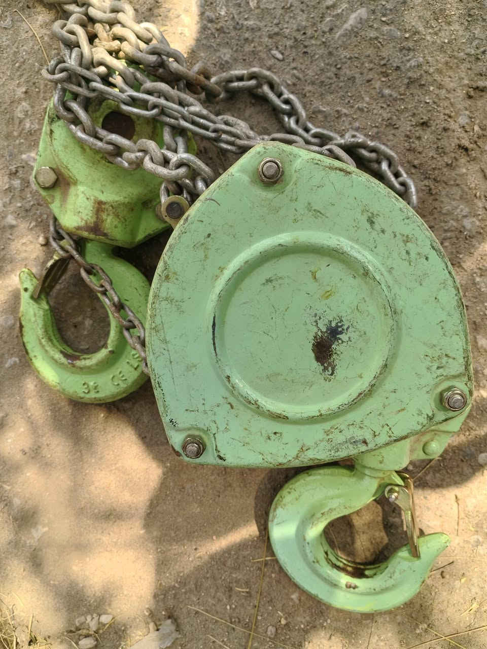 السلام عليكم ورحمة الله وبركاته للبيع بكرات رفع اسلنك ٣طن اوربيه نضيف سلسله فولاذ كريد ٨٠ طويله جناكيل الرفع فولاذ ثقيل اصليات صناعه استرالي شرط النضافه والعمل العنوان النجف الاشرف ***********
