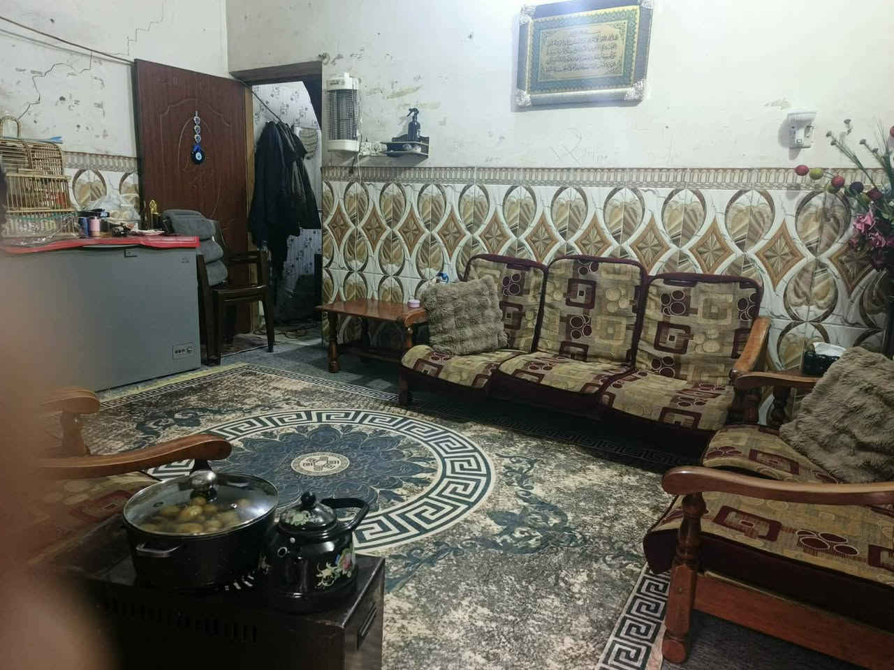 خاص او واتساب لطفا لطفا لا ترسل على فيسبوك اسال وتساب عن السعر انسان حقيقي يتصل هو من يسعى لا ترسل وتسال عن السعر الا على خاص او واتساب لطفا
***********
مشتمل للبيع م 52.5م نزال 10.5م واجه 5م موقع كم ارمن قرب تانكي باب الشرجي فرغ نظيف جدا سعر مناسب طابو صرف تفيد عائله صغيره لاتصال على رقم ***********
