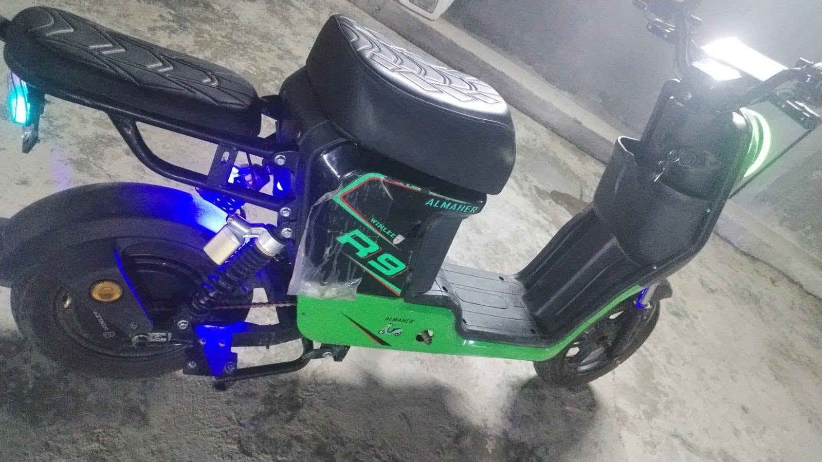 دراجة R9
حديثة 4سرع
نظيفة فول جديدة
بطاريات جدد من 10 أيام نشدلها
مفتاح شغال
كرت شغال
عن بعد شغال

تواصل ***********
ادمن حب وافق
