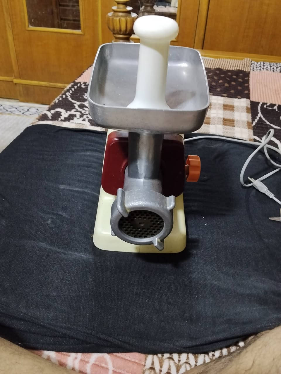 مثرامه نشنل اصليه القديمه عشركه تثرم لحم وكلشي للبيع السعر ١٢٥ اتصل *********** ديوانيه المركز
