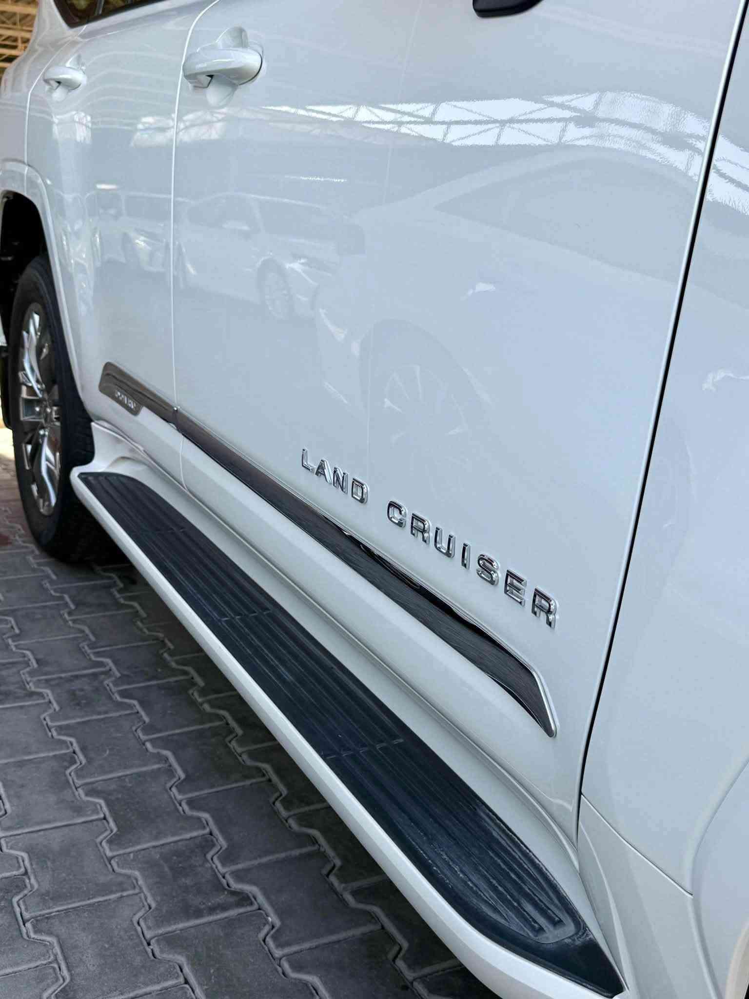 لاندكروزر  GXR Limited,s   2026
ضمان ساز 
عداد فقط 1,000 كم | بحالة الزيرو 

فول مواصفات
محرك 4000  V6 تنفس طبيعي
نظام السلامة المتطور Toyota Safety Sense (TSS)
رادار ومنظومات أمان متطورة
مثبت سرعة تكيفي
نظام التحذير من الاصطدام
نظام المحافظة على المسار
4 كامرات 360 درجة
انارة داخلية لدات 
وباقي المواصفات معروفه من تويوتا

🛡️ ضمان 5 سنوات من تويوتا 
🔧 صيانة مجانية لغاية 40,000 كم

🔥 عداد 1,000 كم فقط!
سيارة بحالة الزيرو وفرصة مميزة جداً لعشاق ملك الطرق لاندكروزر 

العنوان : بغداد - معارض البياع - الشارع الرئيسي

رقم اربيل بأسمي تحويل مباشر

للتواصل : ***********
***********
