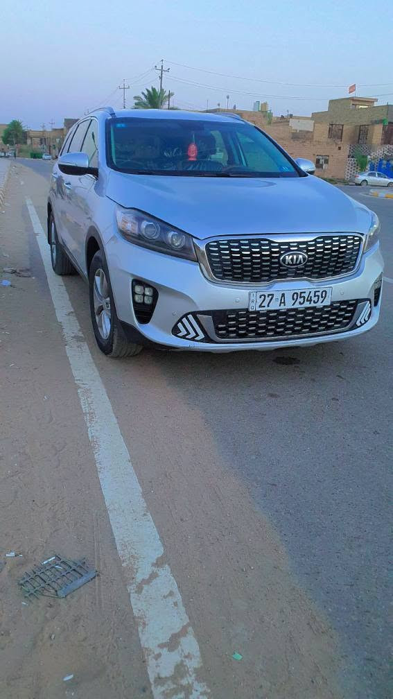 سورنتو وارد امريكي اربعه سلندر 2018 نضيفه جدا حادث بصيط طرف البنيد والجاملغ جهة السايق ضربه خفيفه سبعه راكب فور ويل فول تحكم ستيرن جاهزه من كلشي رقم ذي قار انكليزي  *********** الشطره, ذي قار

