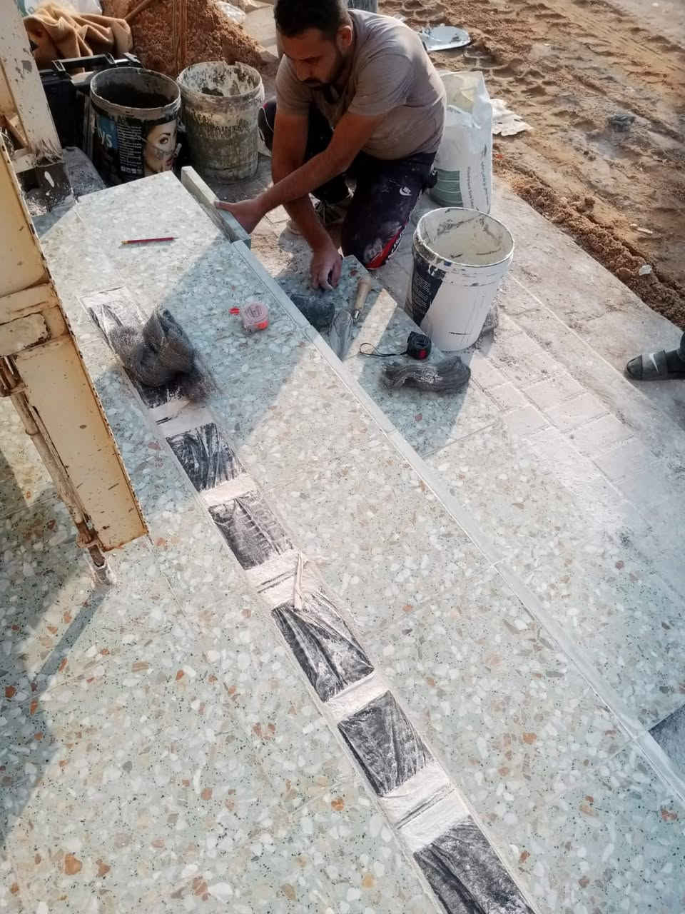تطبيك جميع انواع الارضيات والجدران 
كاشي - مرمر - كرانيت - سيراميك - بورسلين 
عمل دروجه ارضيات ازارة ١٢٠فقط
سعر المتر ارضيات        
*علما ان سعر الالواح قياس  يكون مختلف.       
شغل درجة اولى ضمان عمر 
العمل متاح جميع ايام الاسبوع
العمل في الحسينيه  وبغداد فقط 
*********** واتساب تصال 
 ***********تصال فقط 
تحياتي لكم أينما كنتم ❤️🌹
