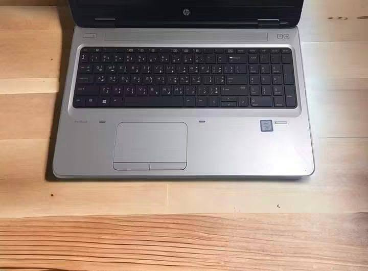 تخفيض الاسعار الكور سفن بسعر البلاش
مناسبة لبرامج الهندسة الاتوكاد و البوبجي 
لابتوب  HP ProBook كور سفن برام 8  كيكا و بهارد 256 ssd  بكرت شاشة شاشة داخلي 4 كيكا  و خارجي ٢ كيكا  بحجم 15.6  بسعر  ٢٧٥ الف دينار فقط ‼️

♦️HP ProBook 650 G2
لابتوب HP ProBook 650 G2

♦️Core i7 - 6th 
معالج كوراي 7- الجيل السادس 

♦️ Ram: 8  GB - DDR4 
رام 8 كيكا - نوع الرام DDR4 

♦️Hard Disk: 256  GB - SSD 
هارد 256 - نوع الهارد SSD

♦️GPU0: Intel (R) HD Graphics 520 - 4GB 
كرت شاشة داخلي انتل 4   كيكا
✅GPU 0: 4 GB intel HD Graphics 520 
✅GPU 1: 2GB AMD Radeon R7 M350
كارت شاشة خارجي من نوع AMD
✅CD and DVD مخرج سيدي 
✅VGA
✅Type-C
✅Sim card مكان السيم
♦️Keyboard: English - Arabic 
كيبورد ضوئي ليزري(انكليزي - عربي)

♦️Screen Size: 15.6 Inches 
حجم الشاشة 15.6

♦️ يحتوي على قرص DVD 📀 

🎁🎊  الهدايا والملحقات 🎊🎁

♡ حقيبة
♡ شاحنة اصلية 

⭐️ يوجد توصيل لجميع محافظات العراق 🚚
♡ 5 ألف بابل
♡ 7 ألف لجميع المحافظات.

📝 للحجز والاستفسار، 
يرجى التواصل معنا عبر ماسنجر الصفحة
او عبر الواتساب على الارقام الآتية: 
***********

♡ مركز نانو تكنولوجي 
لبيع وشراء اللابتوبات المستخدمة في العراق
العنوان: بابل - المحاويل - حي الاسرة 

ضمان  من اي عطل لعشرة أيام من تاريخ التسليم.
