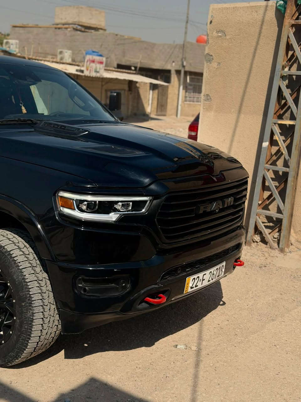 RAM LlMlTED 2021 
رام لمتتد 2021 فول موصفات 

الحادث : موضح ب الصور 
رقم أربيل بسمي 
باب طويل بدي قصير 

الموصفات 👇

الكاميرا الخلفية
سقف بانورامي
مستشعر وقوف
تدفئة المقاعد
تبريد المقاعد
مرايا جانبية كهربائية
حساس المطر
مراقبة النقطة العميا
التعرف على إشارات المرور
مقاعد كهربائية
المصابيح الأمامية ليد
عرض المعلومات على الزجاج الامامي
مقاعد تدليك
التشغيل عن بعد
شاحن لاسلكي
كشافات ضباب
تحذير مغادرة المسار
التحكم الإلكتروني في الثبات
مثبت السرعة التكيفي
خطوات جانبية
الضو العالي التلقائي
شاشه تسلا
باب خلفي ينفتح إلى 3 أقسام 
دعاميه خلفيه حديد بلادي TRX 
دوسات حديد TRX 

السعر 275 بيها مجال بسيط 

مكاني بغداد 
***********
