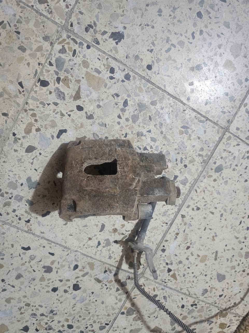 اغراض جيب شيروكي موديل ٢٠٠٠ مكاني بغداد رقمي ***********
