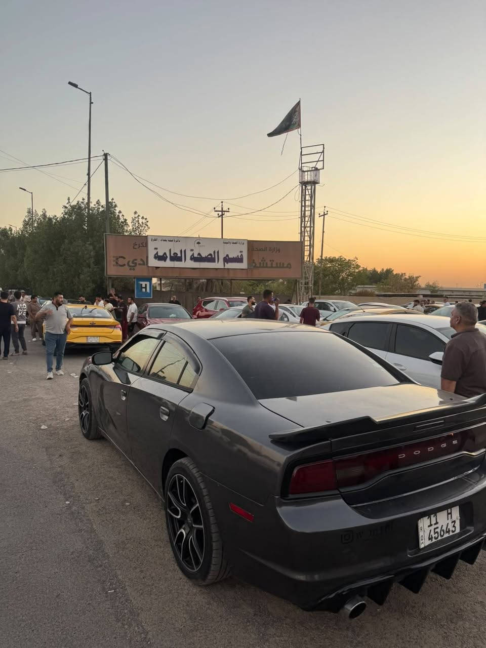 فقط نقد
السعر 114 وبيها مجال
جاهزه ع اخر حبايه كير مكينه حداديه بالكارتون ترايك الهلك 
جارجر 2013 موصفات عاديه
بيها صبغ عام سونار مرفق بالمنشورً
مكاني بغداد 
للاستفسار ***********

