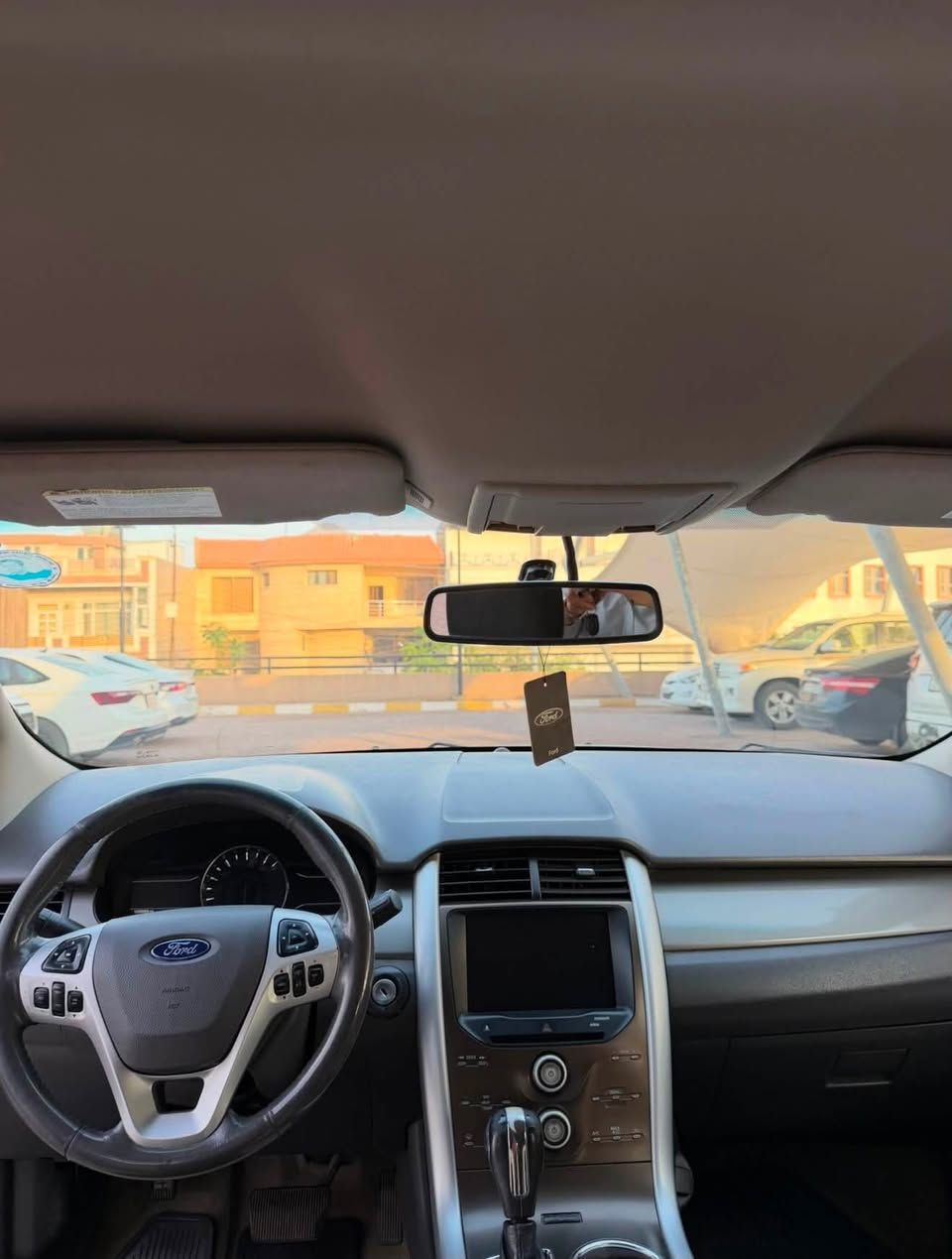 فورد ايدج مۆدێل ٢٠١١ سفرى شركه نیڤا
١٢٨ هەزار رۆیشتیە مەکینە شەش پستن مواسفات دەبل ئەکسل کیج ئەلیکترۆنی و سئ شاشەیە کۆدی سەردەرگا شاشە گەورەیە گوشین هیتەرە دوو پارجەو یەک بستی سبوغە
***********

