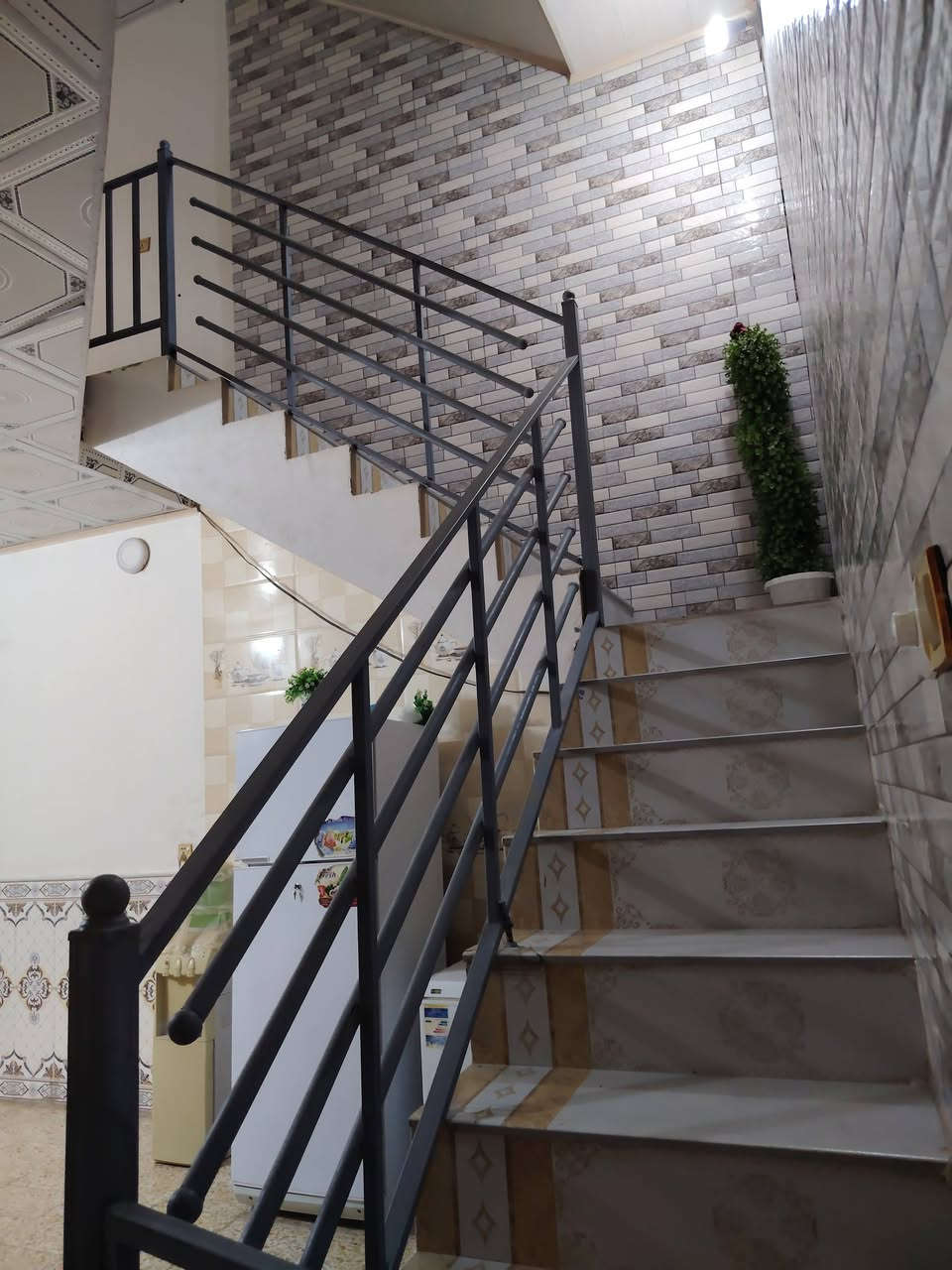 بسم الله الرحمن الرحيم
بيت للبيع 100متر في حي النداء شارع الكفيل قرب جامع امنا الرحمان بيت ع شارع 15متر  بناء جديد مال جناي درجه اولى السعر 118وبي مجال استفسار ع رقم *********** ابو امير
