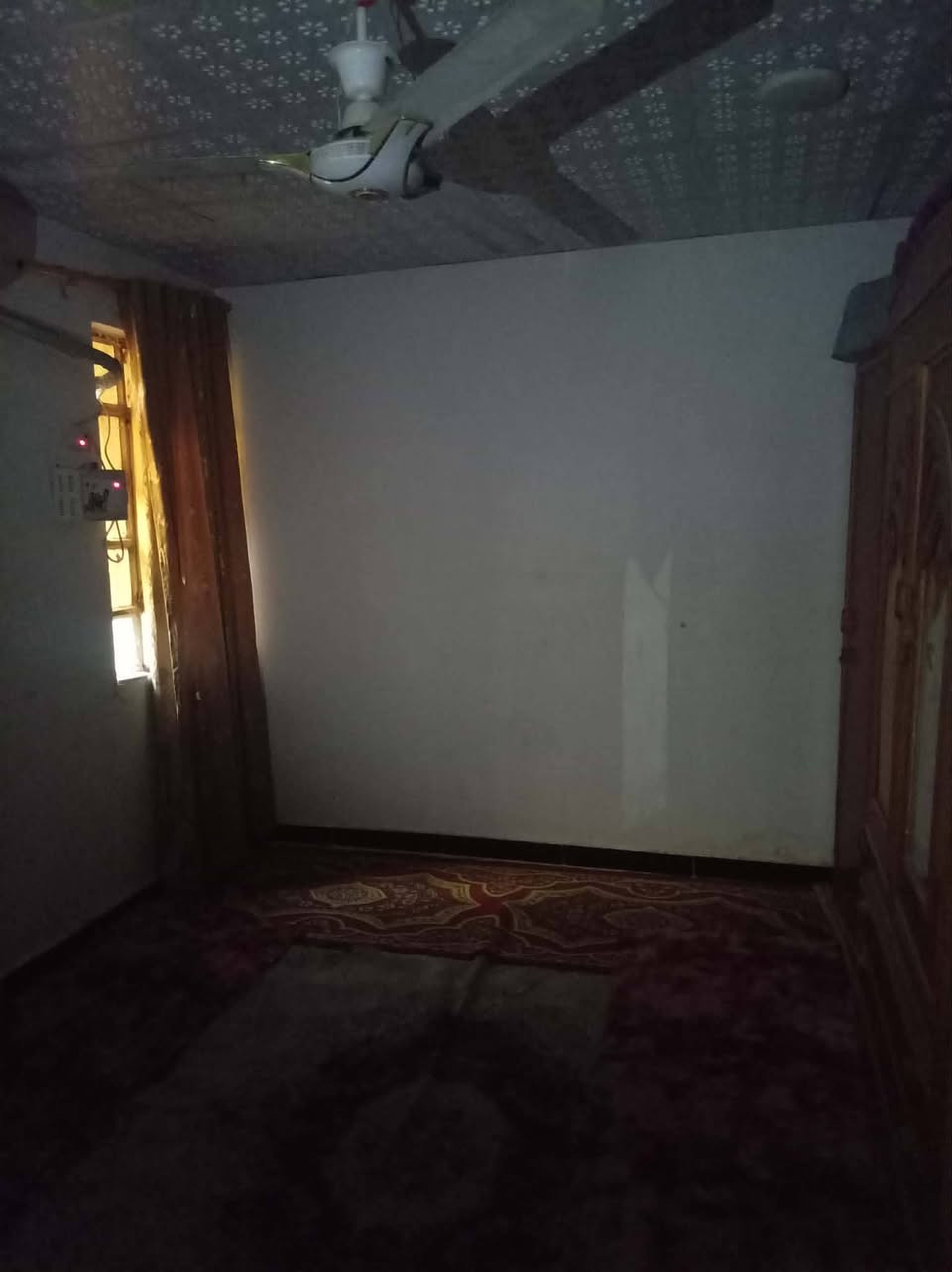 بيت ٧٠م طابو زراعي بحي ميسان قرب شارع ٦٠ بناء بلوك عكاده شيلمان طابوك الغرفة طابوك والصاله والاستقبال فرمستون السعر خاص او الاتصال ع ***********
