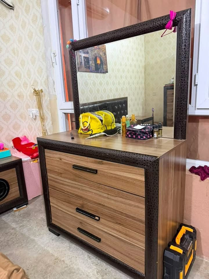 بەس سەیریکە چیم هاوردە شوخت بۆ شوخت مەگەری یەک شوخت وە بەلاش بیوە🫡
هەمیشە وتومە کەم خۆرو دایم خۆرم 
ئیسفادەیەکی کەم و با بەرامبەریش ئیسفادەی لی بکات بەپێی گیرفانی خەلکی هەلسین لەبەر خوا
ماڵەکە لۆک لۆکە ماشاللە قوفلی٢٣٠هەزارە
بەدۆشەکەوە ٧پارچەیە ماشاللە لۆک لۆکە قسەی ناوی
هەرچیتیش هەیە لێو ئەکرم ***********
