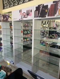 فاترينات مكياج • ٤ قطع • ٢٫٤٠م×٩٠