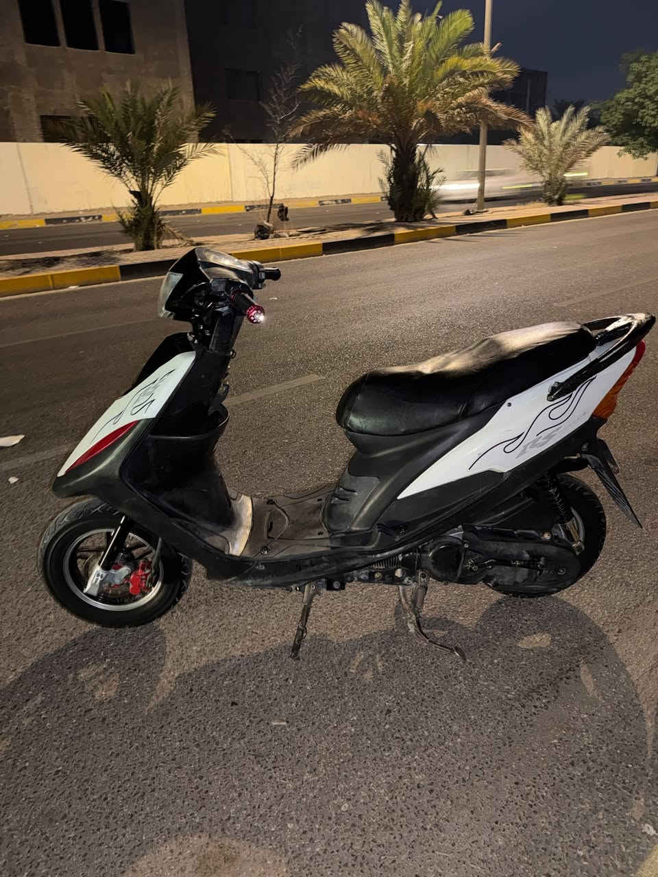 سلام عليكم دراجه ماكس عدله نضيفه للبيع بلاديه مامفتوحه مكينه ناعمه نكره سلف او هندر كهربائيات كله شغاله سعر 650 مكاني كربلاء حي المعلمين  مامتواجد بس اتصال ***********
