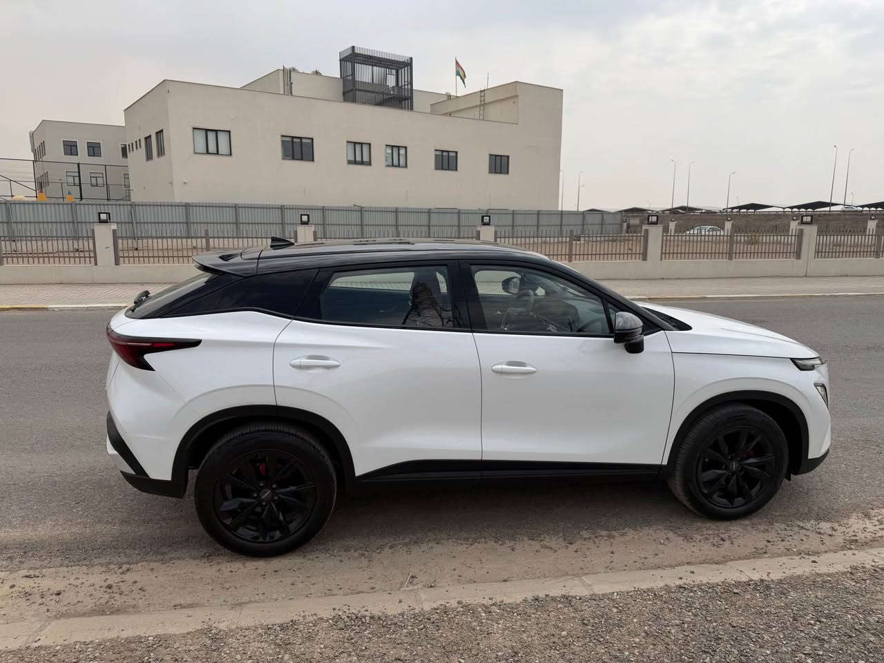 C5 OMODA 2026
سفرى شه ريكهى جهميل موتوّرز هيج شتيّكى نيه مواسه فات فوله له كره ريه تهنها ٤ هه زار كيلومهتر روّيشتيه ناو قاوهى كوشن جلد و سارد وكهرم و كاره با سوقف سلايد به سمه و شه غاله شاشه و سوكان قوليوّم هاند بريّكى لهمس و توتو هؤلّده بلاجكتور وليد وعهدهسه مهر جوار ده ورى كاميره وحه ساسه
شويّن هه وليّر
***********

سيارة شركة جيميل موتورز، بدون أي حادث، ومواصفاتها فل لكجري، فقط ماشية 4,000 كم.
• داخلية جلد بني
• مقاعد باردة وحارة وكهربائية
• سقف بانوراما سلايد
• شاشة ونظام تحكم بالصوت من المقود
• هاند بريك إلكتروني
• أوتو هولد
• بروجيكتر وLED
• كاميرات 360 درجة
• حساسات أمامية وخلفية
أ الموقع: أربيل
*********** أربيل, العراق

