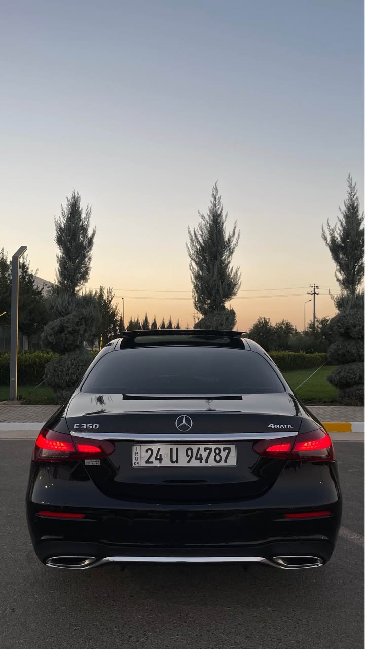 سڵاوتان لێبێت ئازیزان marcedes benz E-Class مۆدێل 2023 سەیارەکە 52,000کم ڕۆشتووە گێڕ و مەکینەی بەشەرت سەیارەکە زۆر تازەو جوانە یەک پەڵە بۆیاخی هەیە مەکینە 2,0 لتری 4 بستۆنی تۆربۆ لاینە 
مواسەفات:

ڕاداری پێشەوە و دواوە + سیستەمی ئاگادارکردنەوەی خاڵی کوێر (Blind Spot)
 کامێرای 360 پلە و سیستەمی پارک کردنی ئۆتۆماتیکی
 شاشەی گەورەی MBUX بە سیستەمی فەرماندەیی دەنگی
 پشتیوانی Apple CarPlay و Android Auto
 سقف پانۆراما
 کوشینەکان بەرهەمێنراو لە چەرمی سروشتی، بە سیستەمی گەرمکەرەوە و میمۆری
 لایتی پێشەوەی LEDی زیرەک (LED High Performance / Digital Light)
 سیستەمی دەنگی بەرز (Burmester)
 ئیستۆپکردنی ئۆتۆماتیکی لە کاتی فریاگوزاری (Active Brake Assist
زۆر مواسەفاتی تر 
نرخی 385 وەرەقەو مەجال
ژمارەی مۆبایل:*********** السليمانية, العراق
