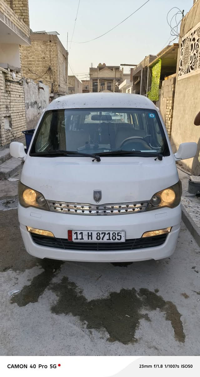جنبي H1 2014 مكينه حاويه جديده      سنويه 2030   سعر 82 للاستفسار *********** مكان بغداد للبلديات
