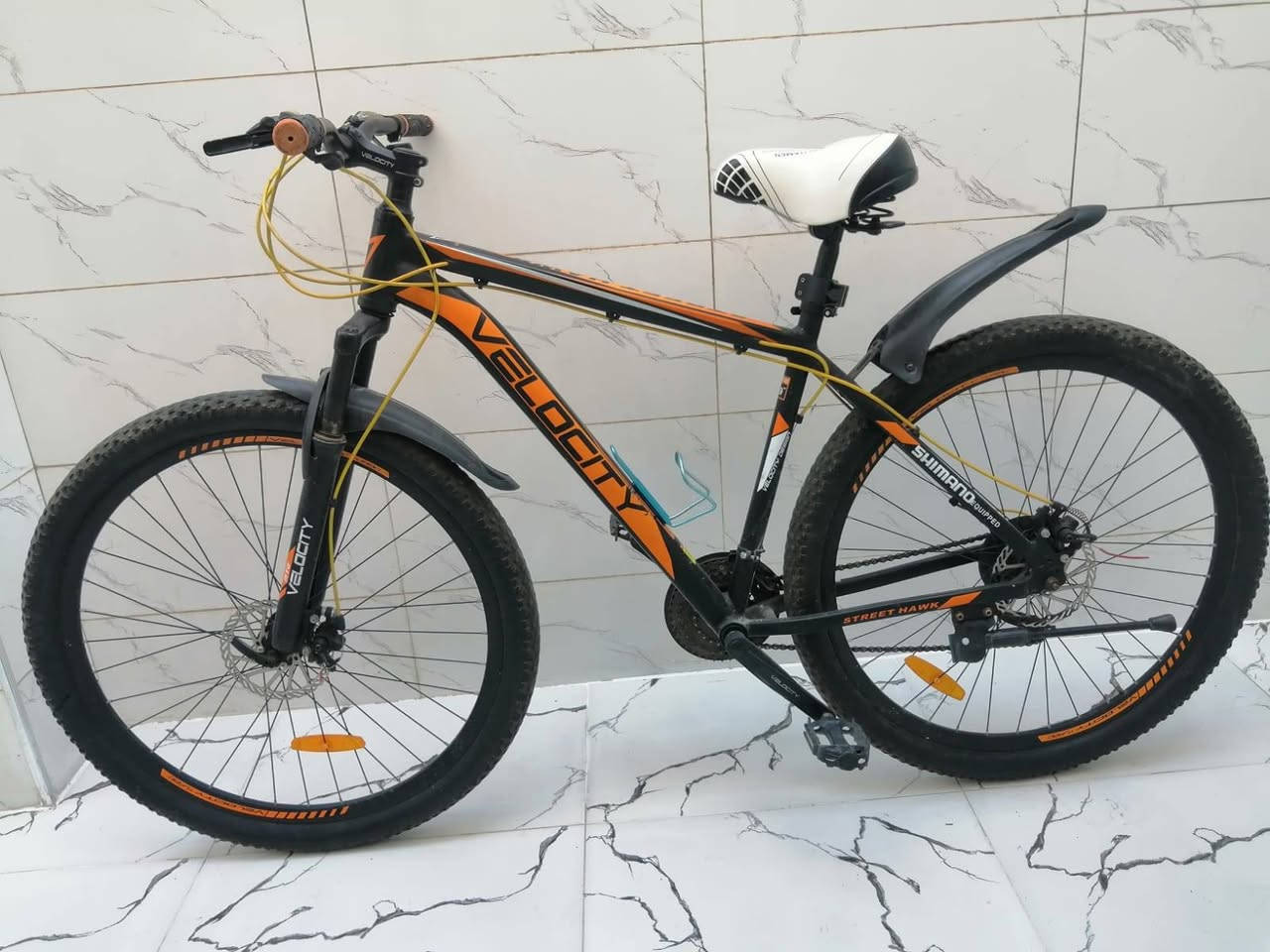 دراجة هوائية جبلي MTB مقاس 29

دبل امامي شغال

بريكات ديسك

كشن عريض ومريح

عقرب وشفتر شيمانو 6 speed

نضافة 100 % مابيه اي شخط

دراجة كامله مايحتجلها شي مابيها اي عطل

السعر المطلوب 160 الف

للاستفسار اكثر تواصل مع صاحب الدراجة على الواتساب ***********

اني مكلف بالنشر فقط🌹🌹🌹

💜💜💜💜💜💜💜💜💜💜💜💜💜💜💜💜💜💜💜

دراجەیەکی پاسکیلـی شاخەوانی MTB، قەبارەی ٢٩.

شۆکبەرەی پێشەوە کار دەکات.

بریکەکانی دیسکن.

کورسییەکی پان و ئاسوودەی هەیە.

عەقریب و شفتر Shimano، 6 speed.

پاک و خاوێنە ١٠٠٪، هیچ شخطێکی تێدا نییە.

پاسکیلەکە تەواوە و هیچ شتێکی پێویست نییە، هیچ کێشە و عەیبێکی نییە.

💰 نرخی داواکراو: ١٦٠ هەزار دینار

بۆ زانیاری زیاتر، لە ڕێگەی واتسئاپەوە لەگەڵ خاوەنی پاسکیلەکە پەیوەندی بکەن: ***********

من تەنها بەرپرسیارم لە بڵاوکردنەوەی ئاگهییەکە 🌹🌹🌹
