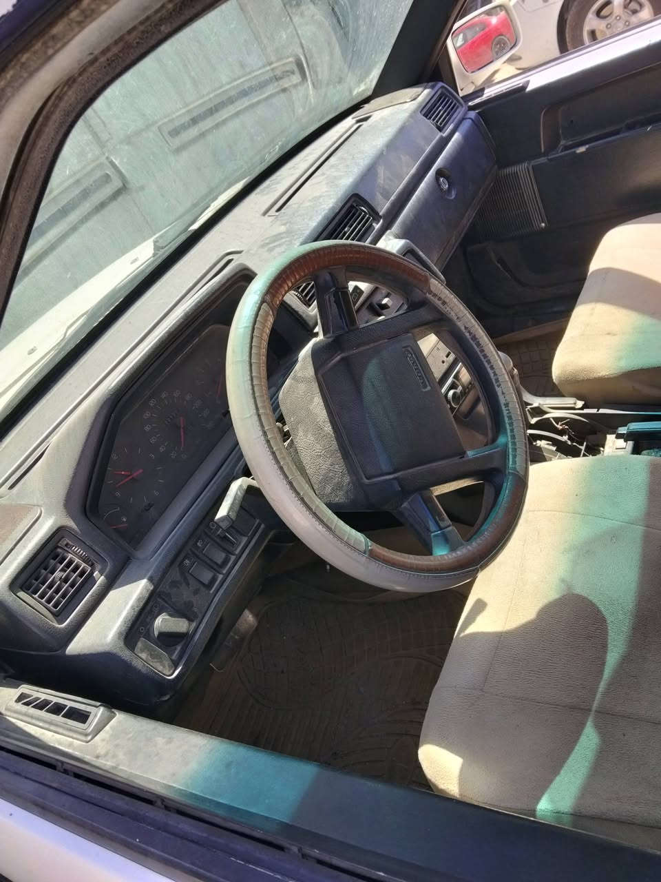 السلام عليكم فالفو مديل 86 حداديه محرك 300جديد كير جديد رقم نكلزي بسمنه عضمتها حلوه غرفتها حلوه يردلها ترتيب شويه لغرفتها وتبريدها يرادله راديتر سبقن يشتغل عندي العنوان نجف السعر 38بيها مجال السياره مسوي خياساتها بس صبغ بقي وكشرها حلو مو تعبان الستفسار ***********
