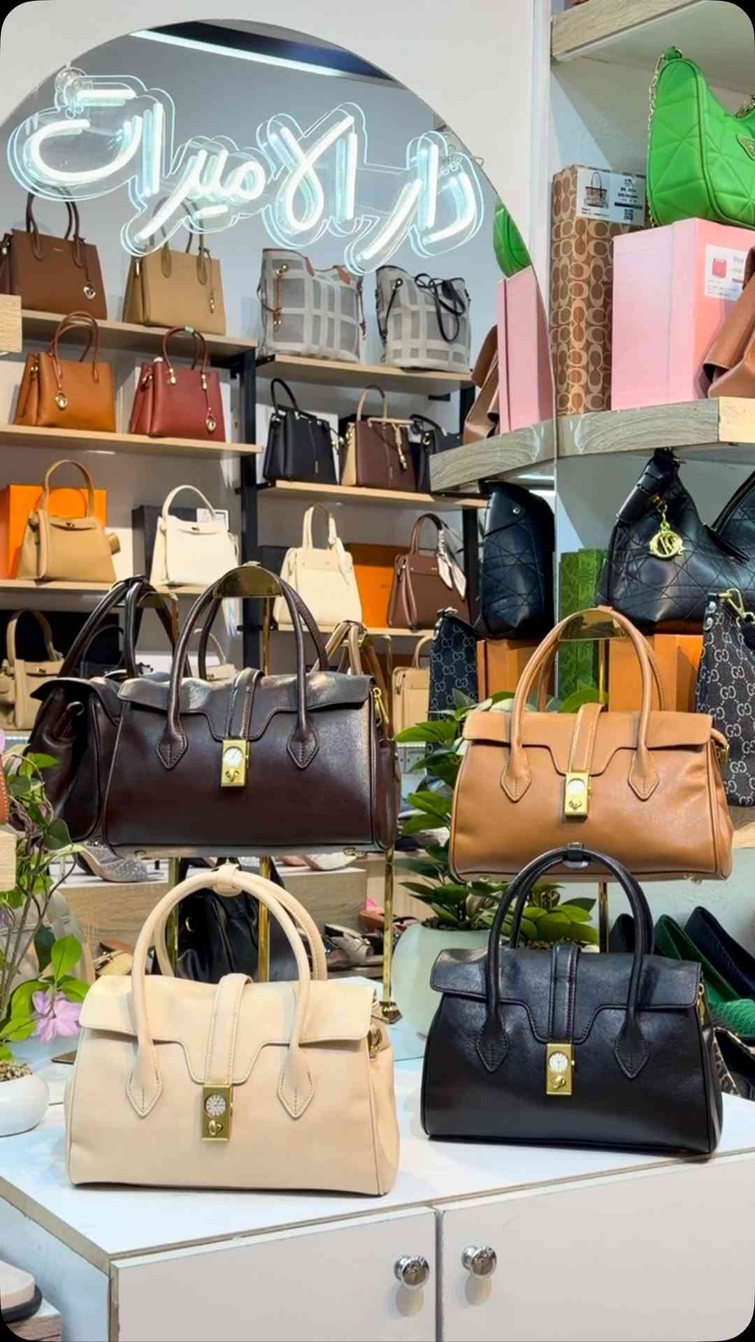 جودة تشعر بها 
 ✨ فخامة تليق بيچ 🤎
حقيبة جلد طبيعي بتصميم إيطالي راقي 🇮🇹
جودة عالية، خامة فخمة وتفاصيل تخبل 😍
شنو تنتظرين؟ خلي إطلالتچ تكمل بهالحقيبة 👌🏻👜

واتساب ***********
توصيل كل العراق 5 الاف
‎ بغداد العامريه_شارع العمل الشعبي_عمارة المصطفى📍 #العراق #زارا #احذيه
