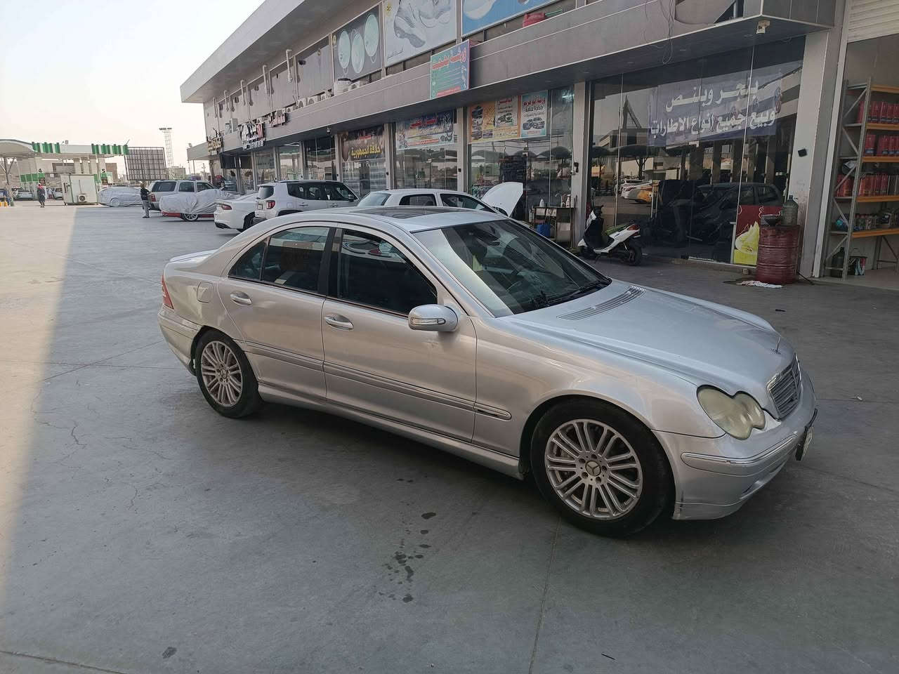 سلام عليكم مرسيدس موديل 2007 للبيع سياره جاهزه كل نقص مابيه رقم بغداد راعيه يريد تحويل كشنات جلد تايرات جدد رقم الهاتف ***********متوفر وتساب بي السعر 85 وبيه مجال للشراي البصرة, العراق
